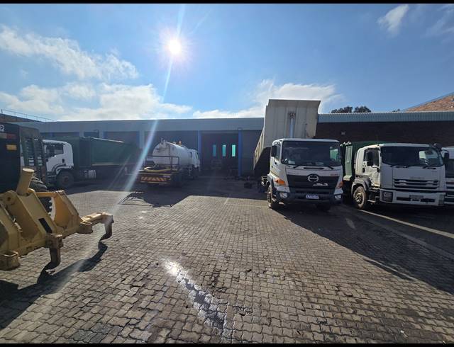 1,900M² FACTORY TO LET IN MOREHILL